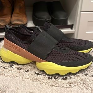 Women’s Sorel sneakers athletic kinetic size 9